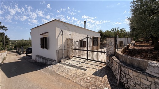 Villa Di 2 Vani, Veranda, Box. Ristrutturata, Ottimo Stato, Fotovoltaico